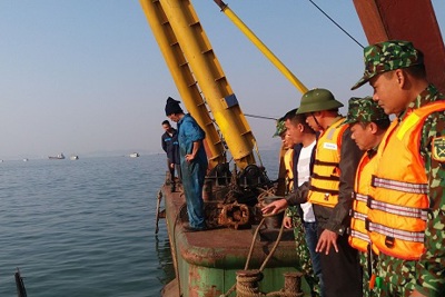 Cứu nạn kịp thời tàu du lịch cùng 31 khách Trung Quốc bị chìm trên vịnh Hạ Long