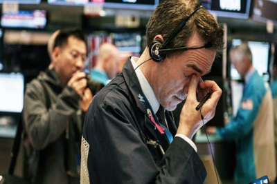 Dow Jones tiếp tục "bốc hơi" 350 điểm, chứng khoán Mỹ có tuần giao dịch thảm hại nhất từ khủng hoảng 2008
