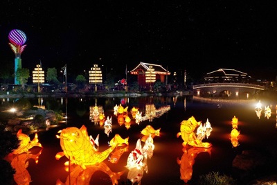 Cư dân Vinhomes Smart City được thưởng ngoạn lễ hội đèn lồng mỗi ngày