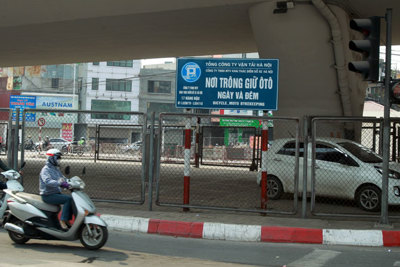 Hà Nội tiếp tục được đồng ý cho tổ chức trông giữ xe dưới gầm cầu