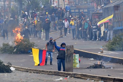 Thủ đô Ecuador chìm trong bạo loạn