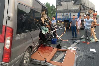 Tai nạn giao thông trên cao tốc Pháp Vân khiến 2 người tử vong