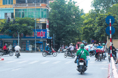 Điểm nóng giao thông: Thản nhiên ngược chiều tại nút  Huỳnh Thúc Kháng - Nguyễn Chí Thanh