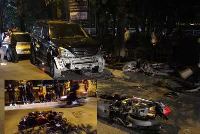 Hà Nội: Ô tô Lexus đâm hàng loạt phương tiện, nhiều người nhập viện cấp cứu