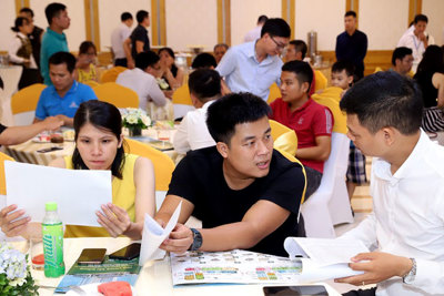 Cất nóc vượt tiến độ, TSG Lotus Sài Đồng thu hút hàng trăm khách hàng trong lễ mở bán
