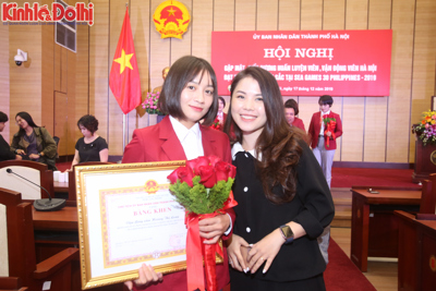 [Ảnh] Hotgirl Hoàng Thị Loan và các VĐV rạng ngời tại lễ biểu dương của TP Hà Nội