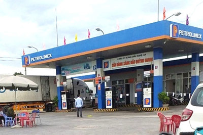 Nghệ An: Nữ nhân viên cửa hàng xăng dầu bị đâm tử vong