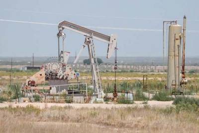 Giá dầu giảm hơn 2% khi Trung Quốc tăng thuế đối với dầu thô Mỹ