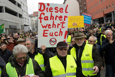 Đến lượt người Đức khoác "áo vàng" phản đối chính sách nhiên liệu