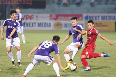 [Ảnh] Cận cảnh tình huống gây tranh cãi ở trận đấu giữa Hà Nội FC và TP Hồ Chí Minh