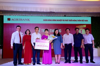 Agribank trao sổ tiết kiệm 1 tỷ đồng giải đặc biệt “Gửi tiền trúng lớn cùng Agribank”