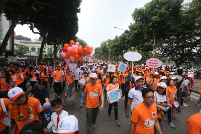 [Ảnh] Hơn 5.000 người đi bộ hưởng ứng Ngày Sức khỏe thế giới