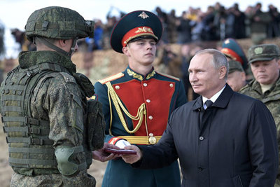 Hình ảnh Tổng thống Putin thị sát tập trận lớn nhất từ thời Chiến tranh lạnh