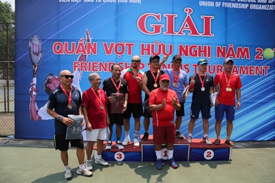 Các đại sứ, nhà ngoại giao tham gia giải tennis hữu nghị