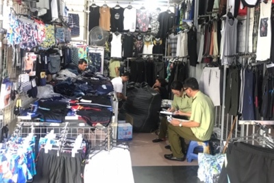 Tiếp tục kiểm tra hàng giả, hàng nhái tại xã Ninh Hiệp, thu giữ hàng nghìn sản phẩm