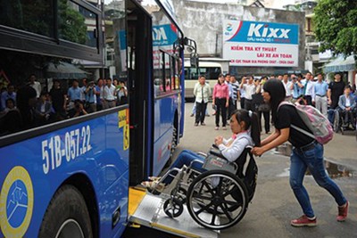 Hà Nội sẽ cấp thẻ xe buýt miễn phí cho người khuyết tật