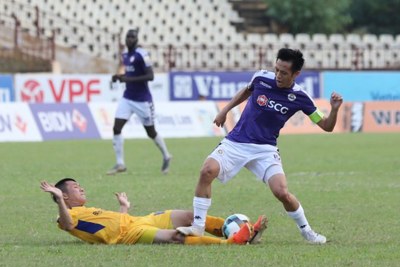 Tiền đạo Văn Quyết bị treo giò hết mùa giải V-League 2019