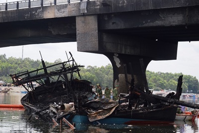 Quảng Ngãi: Khẩn trương khắc phục các sự cố do cháy tàu ở cầu Trà Bồng