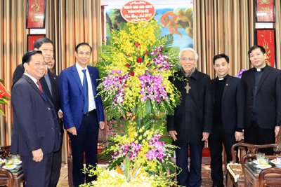 Phó Bí thư Đào Đức Toàn thăm, chúc mừng giáng sinh tại Giáo phận Bắc Ninh
