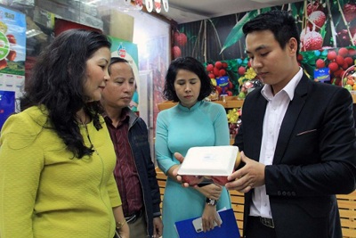 Hà Nội: Gắn biển nhận diện cho các cửa hàng kinh doanh trái cây an toàn