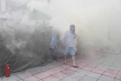 Huyện Gia Lâm tập huấn sử dụng khí tài phòng độc và kỹ năng thoát hiểm khi cháy nổ