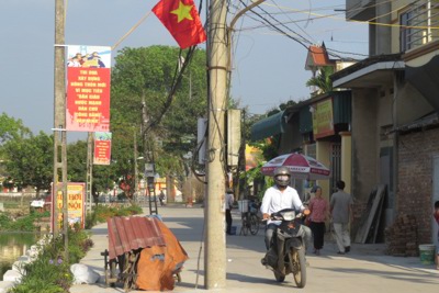 Tại xã Đồng Quang, huyện Quốc Oai: Sẽ di chuyển hàng cột điện nằm giữa đường làng trong tháng 6