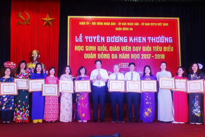 Quận Đống Đa khen thưởng học sinh, giáo viên giỏi tiêu biểu năm học 2017 - 2018