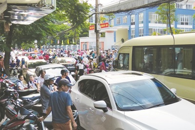 Xung đột giao thông trên phố Nguyễn Công Hoan