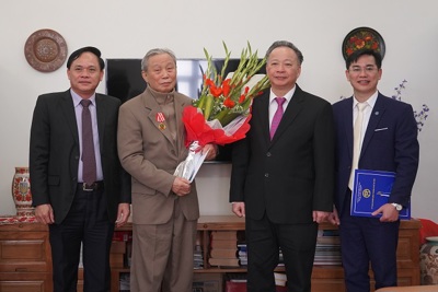 Trao tặng Huân chương Độc lập hạng Nhì cho nguyên Phó Chủ tịch UBND TP Hà Nội