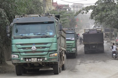 Thị trấn Phú Minh, huyện Phú Xuyên: Ngộp thở vì xe quá tải
