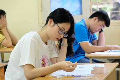 [Ảnh] Nét hồn nhiên tuổi học trò của nữ sinh Hà Nội tại kỳ thi THPT Quốc gia 2019