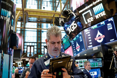 Dow Jones “bứt phá” hơn 300 điểm nhờ Mỹ - Trung đạt thỏa thuận thương mại một phần