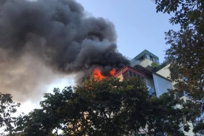 Hà Nội: Cháy lớn ở quán karaoke Nhất Thống trên phố Thi Sách