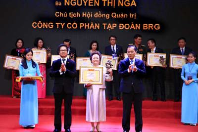 Madame Nguyễn Thị Nga Chủ tịch Tập đoàn BRG được vinh danh "Doanh nhân Việt Nam tiêu biểu - Cúp Thành Gióng 2019"