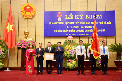 Ban Tiếp công dân TP Hà Nội đón nhận Huân chương Lao động hạng Ba