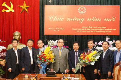 Trao Quyết định nghỉ hưu cho đồng chí Vũ Hồng Khanh và Nguyễn Quang Sơn