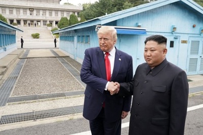 Tổng thống Donald Trump đã gặp nhà lãnh đạo Kim Jong Un tại DMZ
