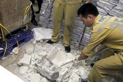 Bí mật bên trong 14 kiện hàng chứa đầy thạch cao tại sân bay Nội Bài