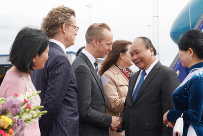Thủ tướng Nguyễn Xuân Phúc đến Stockholm, bắt đầu thăm chính thức Thụy Điển
