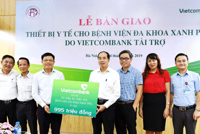 Vietcombank tài trợ 2 máy lọc thận cho Bệnh viện Xanh Pôn Hà Nội