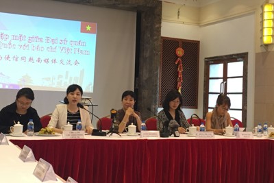 Đại sứ quán Trung Quốc trao đổi về chính sách sau "lưỡng hội" và quan hệ Việt-Trung