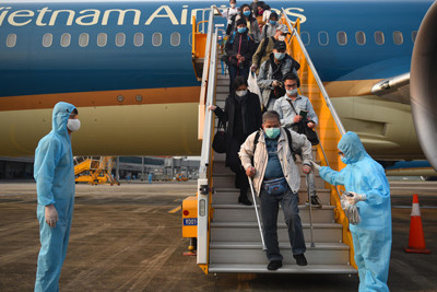 Sân bay Vân Đồn đón 56 người Việt trở về từ Ukraine