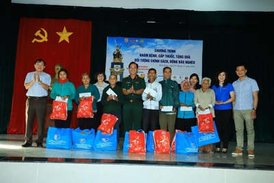 Tân Hiệp Phát đồng hành tặng quà Tết, khám bệnh và cấp thuốc cho bà con huyện Hớn Quản, tỉnh Bình Phước