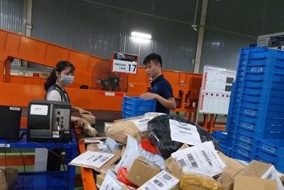 Gỡ “điểm nghẽn” logistics