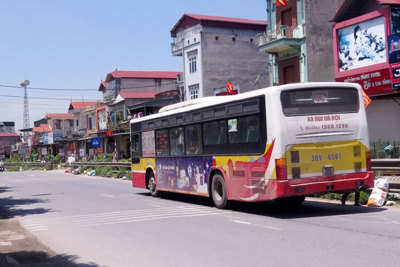 Bất cập điểm dừng xe buýt tại xã Tô Hiệu