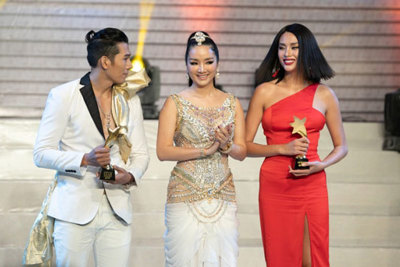 Võ Hoàng Yến, Nam Trung “ẵm giải” tại Haper’s Bazzar Star Awards 2019