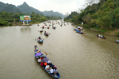 Hơn 80 vạn du khách trẩy hội chùa Hương trong tháng Giêng