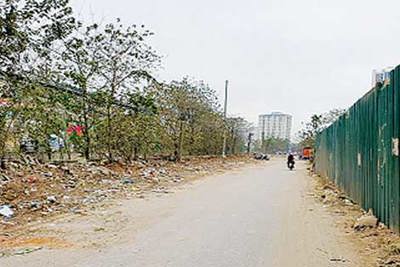 [Điểm nóng giao thông] Cần xử lý nghiêm việc xả rác trên đường Nguyễn Cảnh Dị kéo dài
