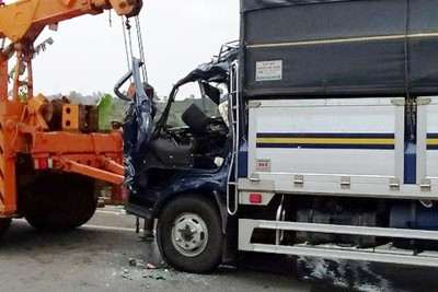 Xe tải gây tai nạn ngay trạm BOT, một người tử vong