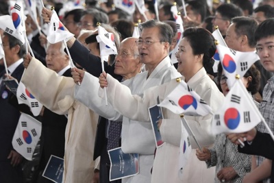 Ông Moon Jae-in dịu giọng, để ngỏ đối thoại với Nhật Bản trong ngày Quốc khánh Hàn Quốc